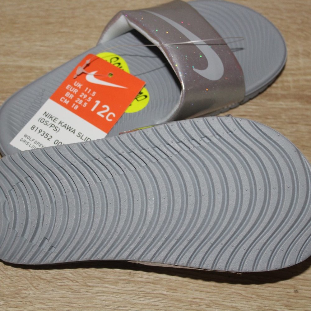 Nike Kawa Slides Girls sz 12c in Wolf Grey - Picture 5 of 5